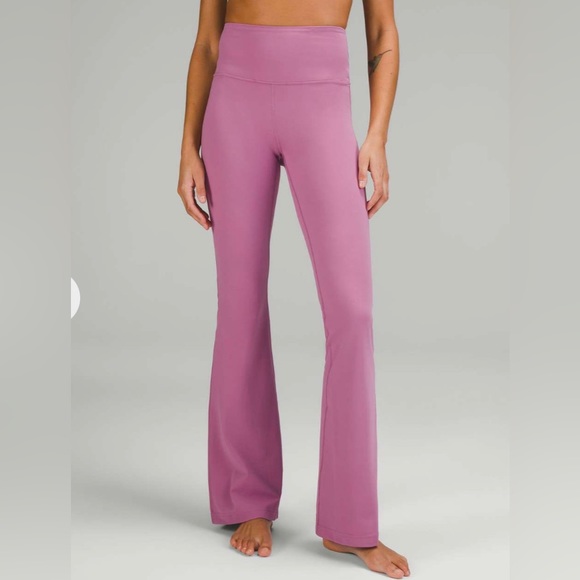 Lululemon Groove Super-High-Rise Flared Pant Nulu
Velvet Dust - Picture 3 of 10